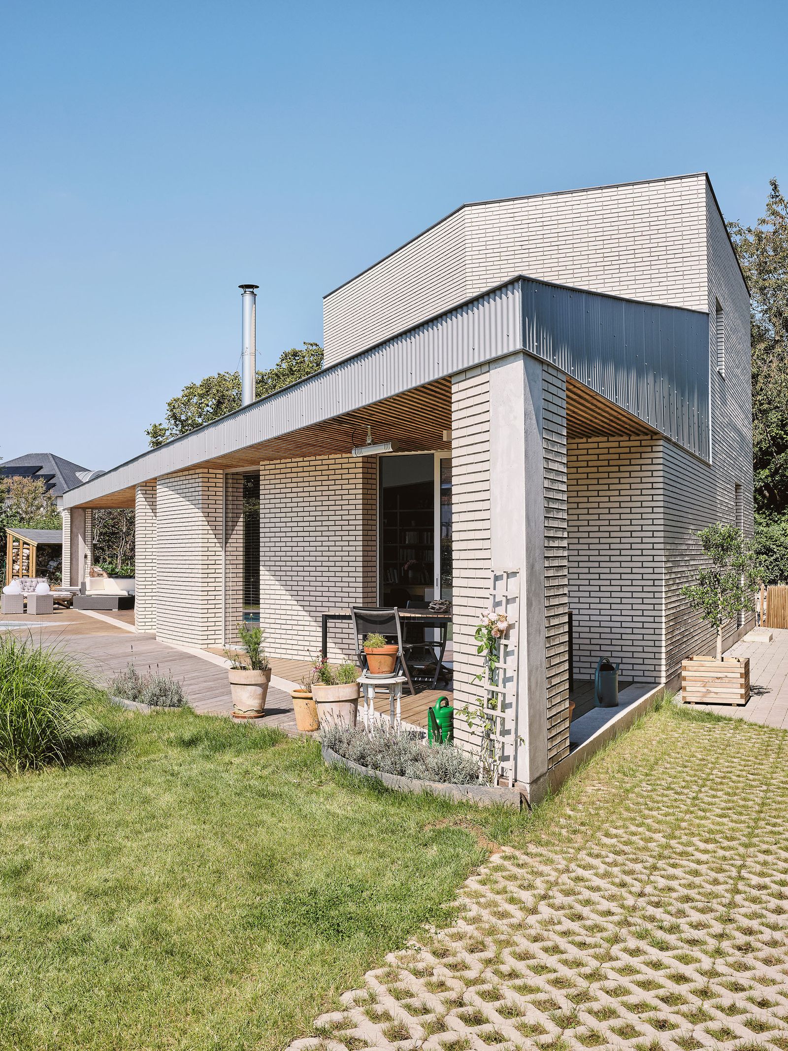 Corner view of the low house and its sheltered garden terrace