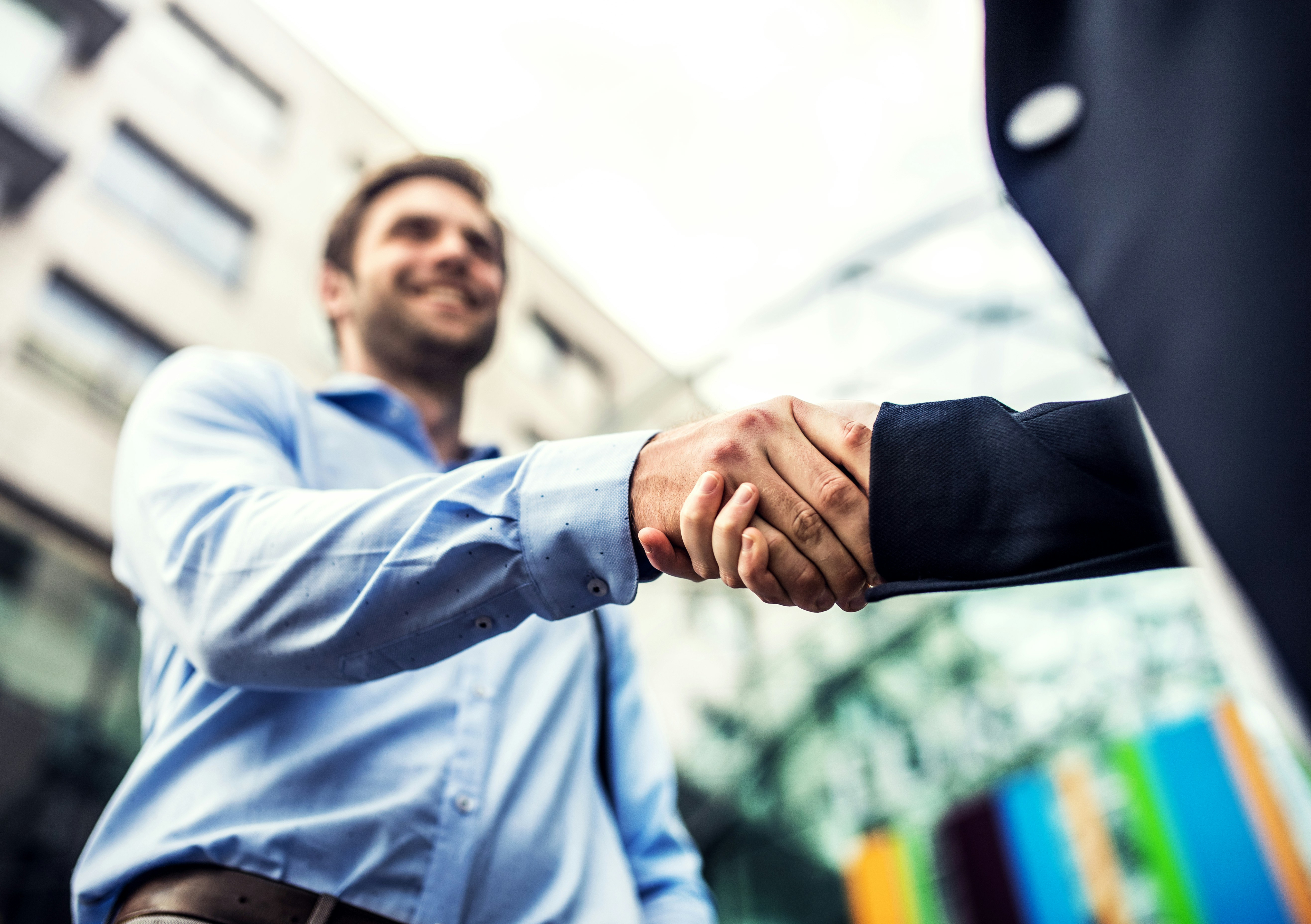 Two man in business outfit shaking hands