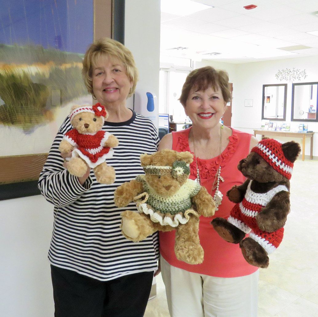 Diane Dever of the Lake Mary Senior Center with Crafty Corners Club member Linda Wainwright