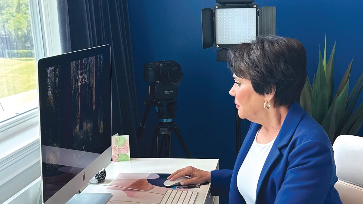 Susan Constantine is a communication and body language expert who lives in Heathrow.