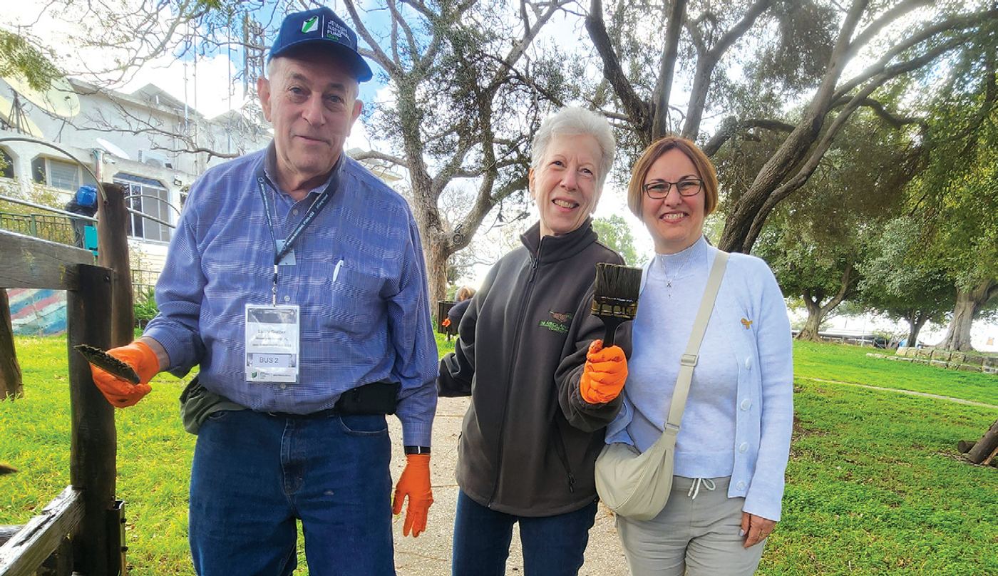 Debbie and Larry Meitin painting at Kibbutz Hanita
