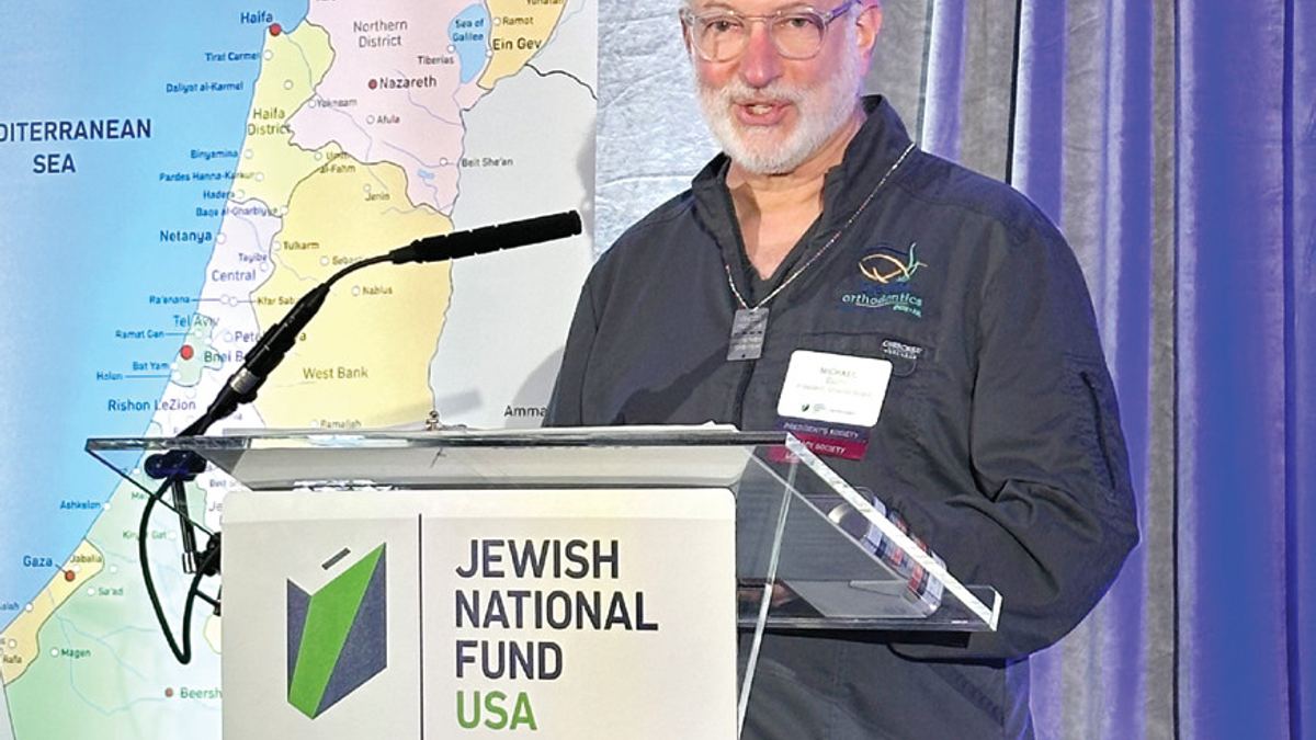 Dr. Michael Beim at a Jewish National Fund-USA podium