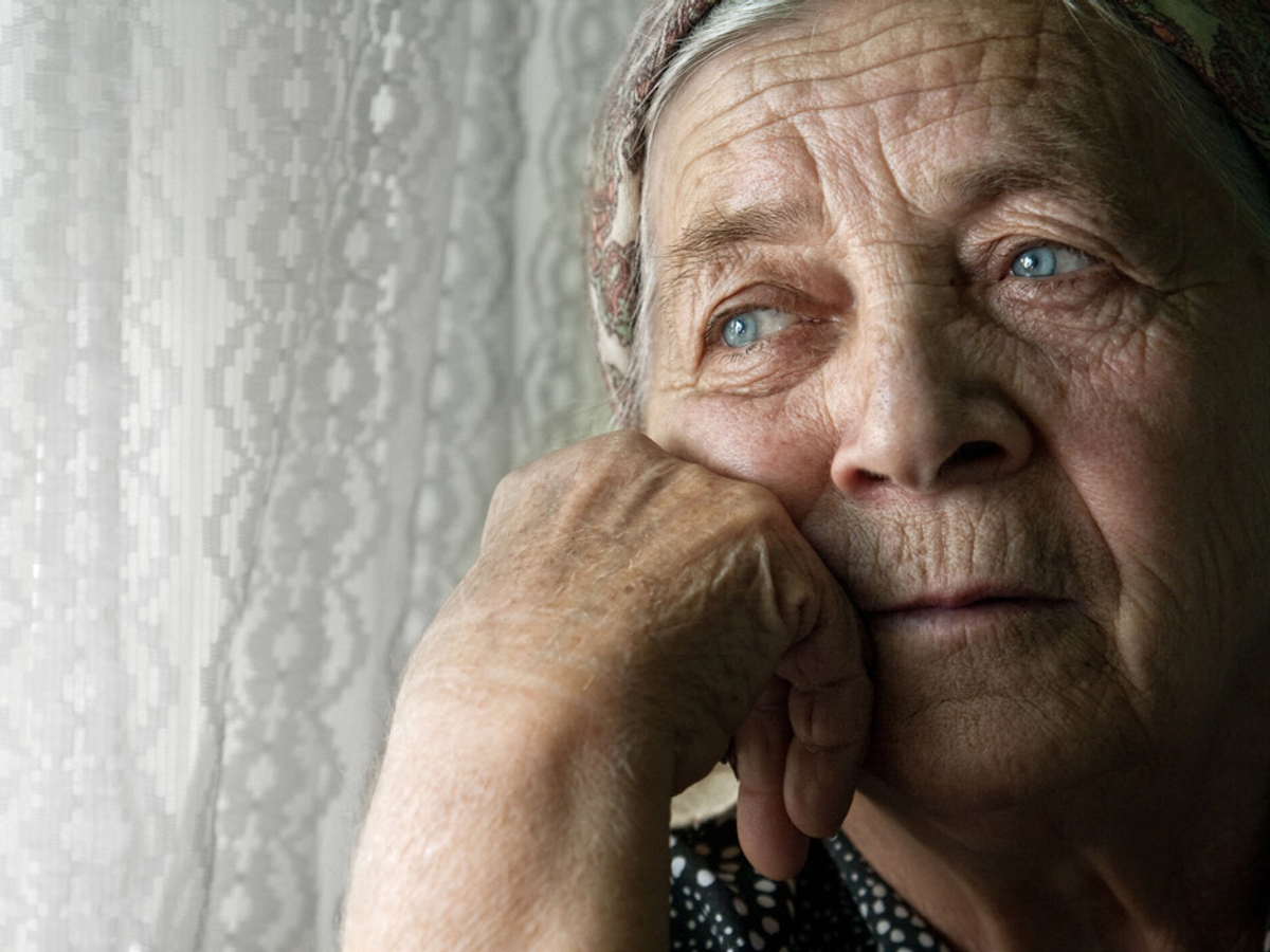 An elderly woman, representing the Holocaust survivors JFS Orlando serves