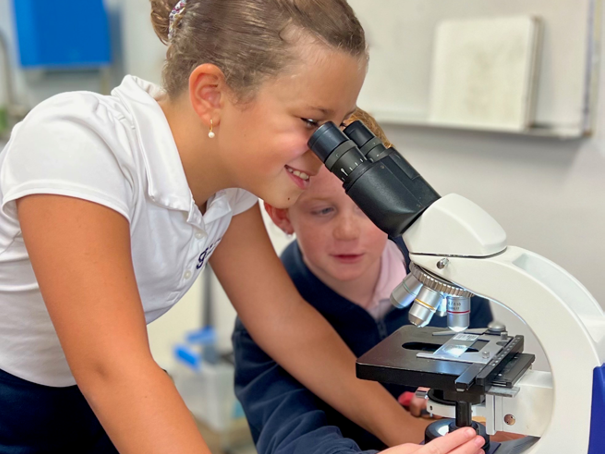 A Gotlib Jewish Academy student looks through a microscope