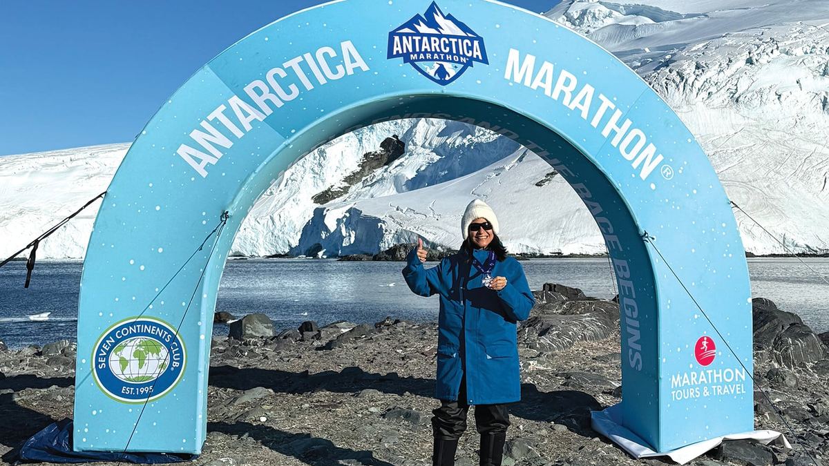 Betsy Cohen at the Antarctica Marathon arch
