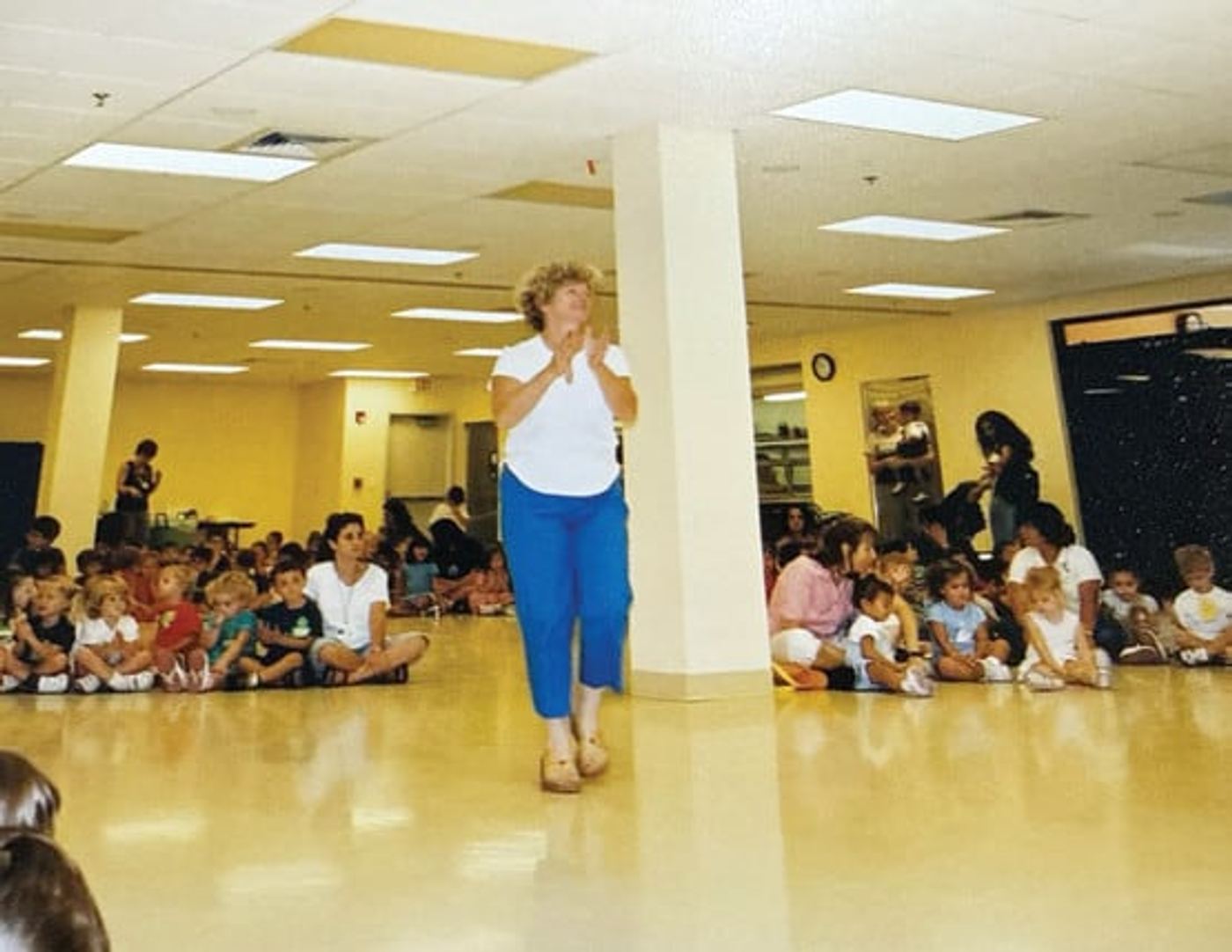Kerry leading Shabbat in 2003