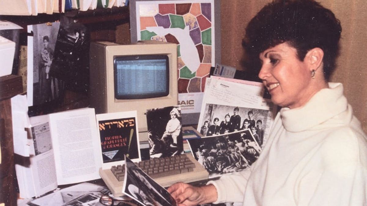 Marcia Jo Zerivitz at a vintage Macintosh computer