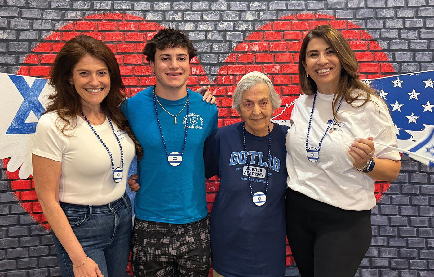 Marni Mandell with members of the Shalom Orlando community