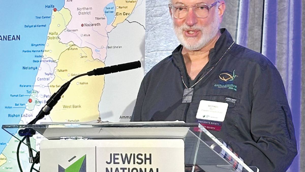 Dr. Michael Beim at a Jewish National Fund-USA podium