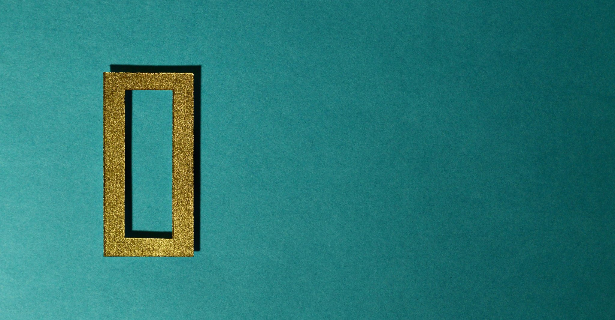 zero structure on a green wall