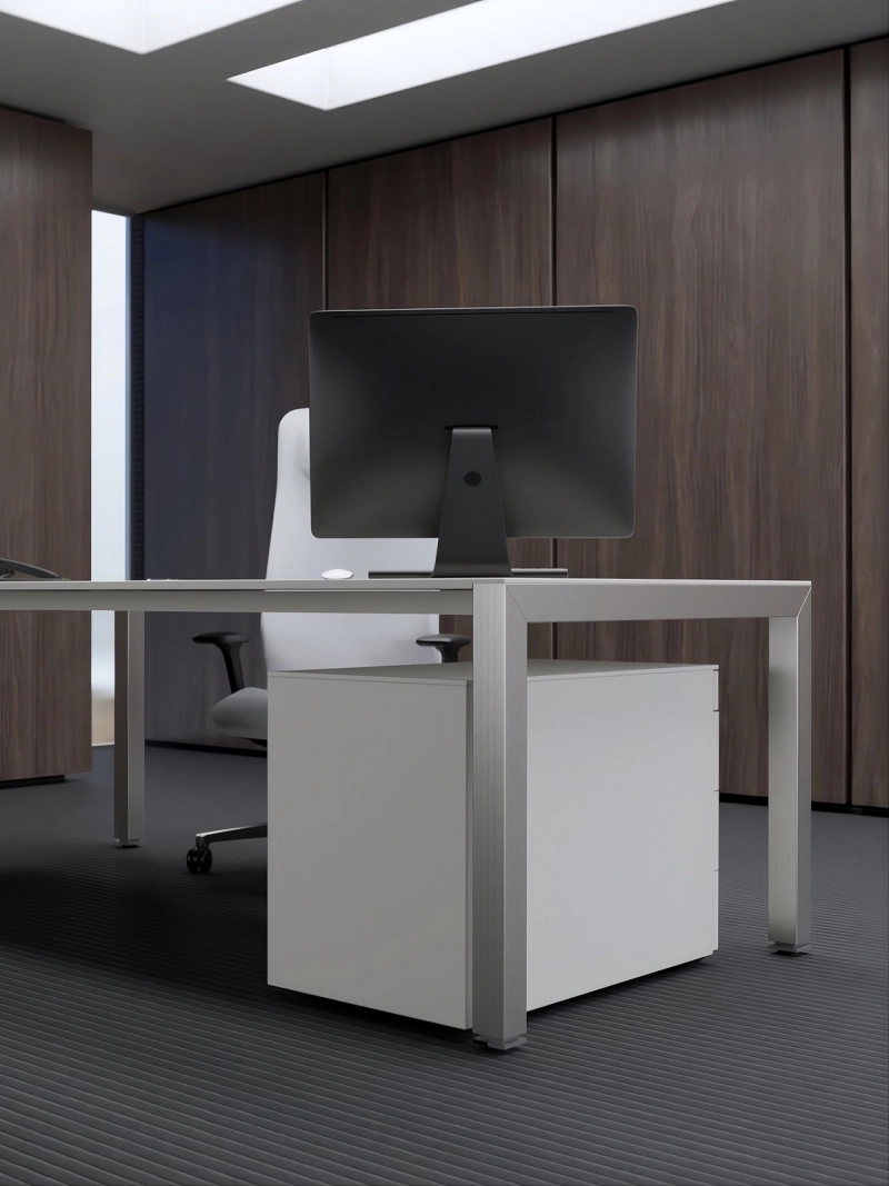 Moderner Solusschreibtisch in mittelhoher Ansicht mit minimalistischer Tischplatte, klaren Linien und hochwertiger Verarbeitung für einen modernen Einzelarbeitsplatz im Büro.