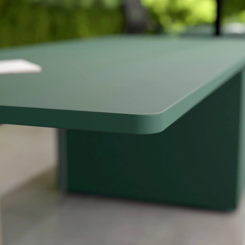 Detailaufnahme der abgerundeten Ecke einer 25-table-R-Platte in irischgrün mit durchgefärbter Kante.