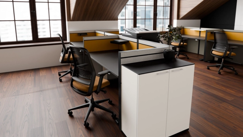 Arbeitsplatzgruppe mit zweifarbigen Multiwa-Sichtschutzaufsätzen und angestelltem Sideboard mit Drucker
