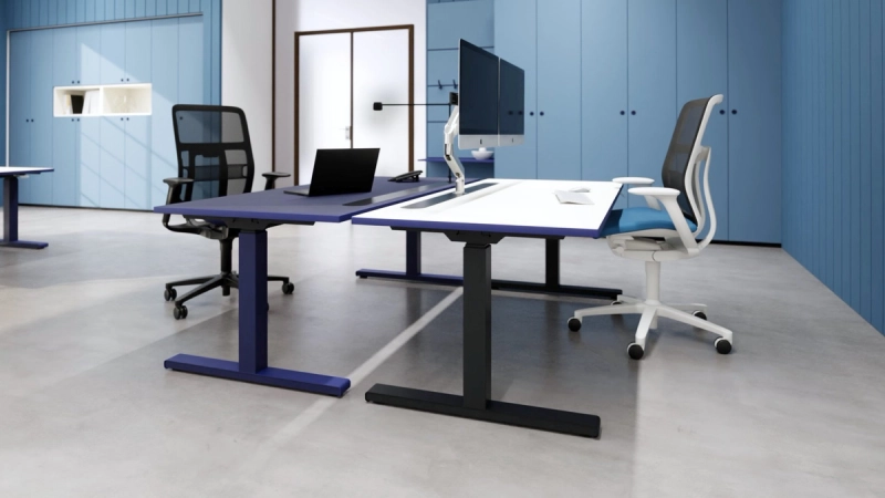 Zwei 25-table Q nebeneinander, einer mit durchgehender Platte in aqua, einer mit weißer Platte und Kante in aqua.