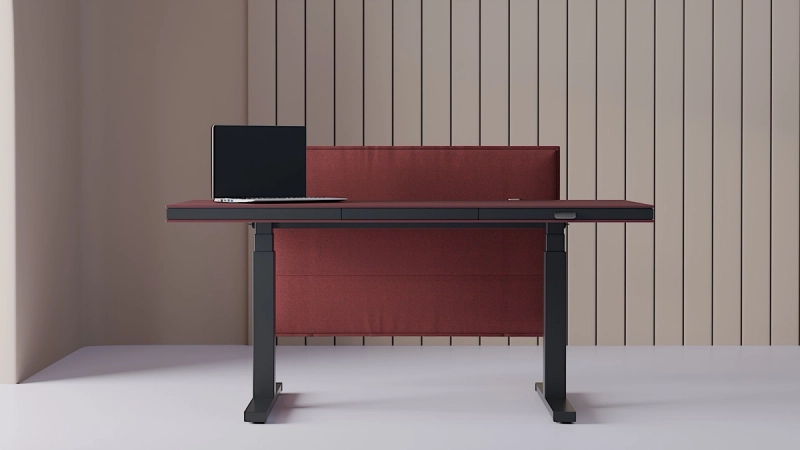 Frontalansicht eines Arbeitsplatzes mit einem schmaleren 848-screen ohne Seitenteile, seitlich versetzt montiert.