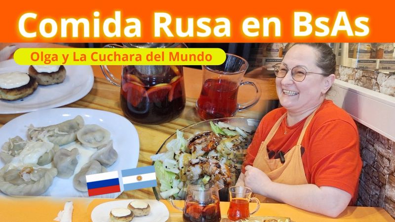 Olga sonríe en Cuchara del mundo junto a vareniki, croquetas, ensalada de langostinos y té de jamaica y naranja