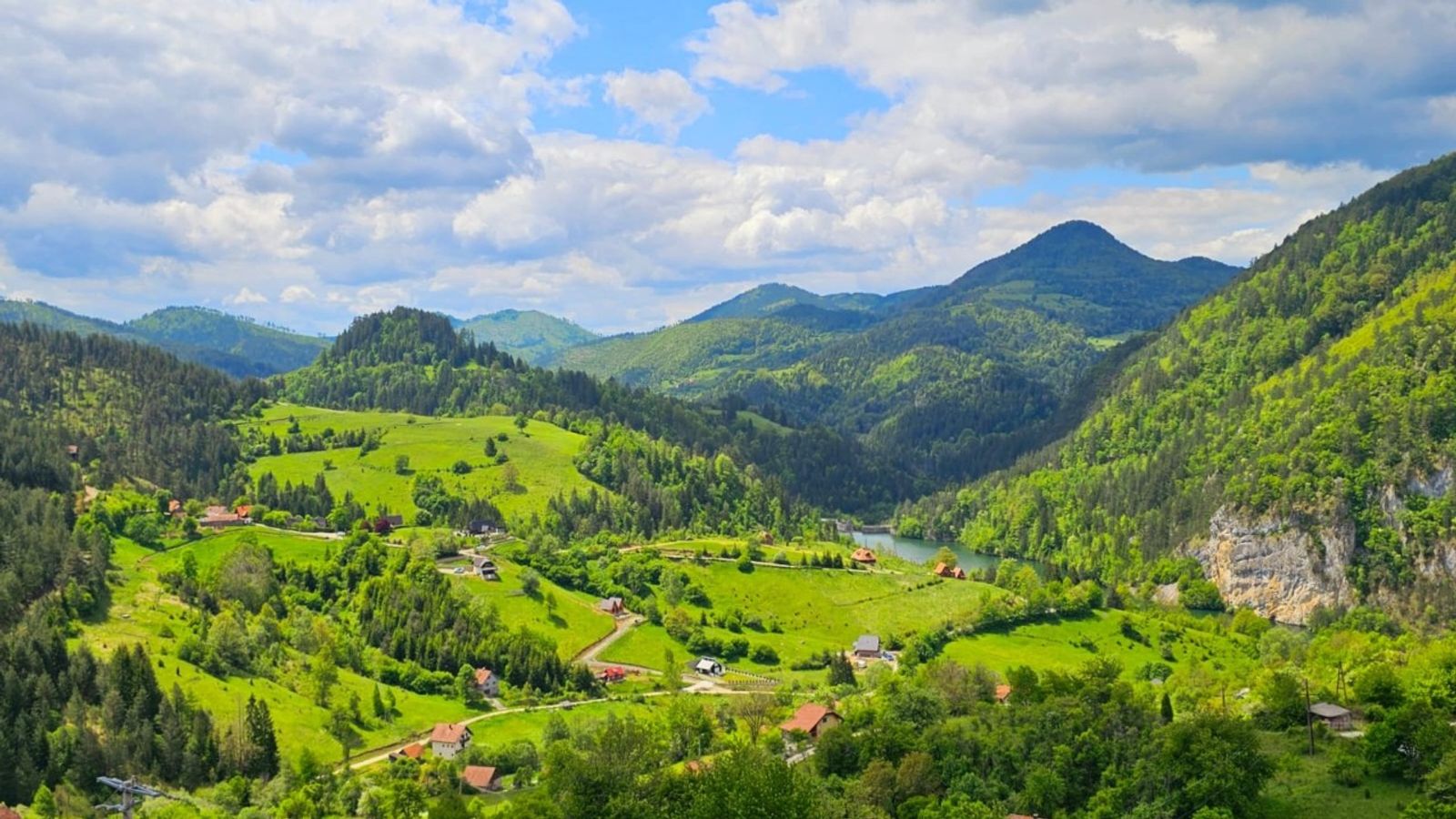 A view over the green valley and mountains of Tara