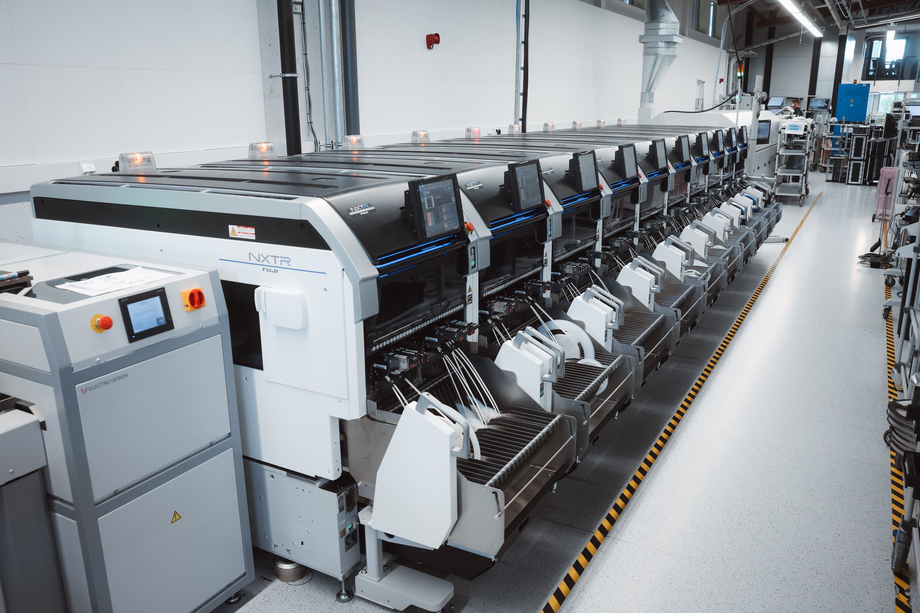 Automated SMT assembly line for electronics manufacturing