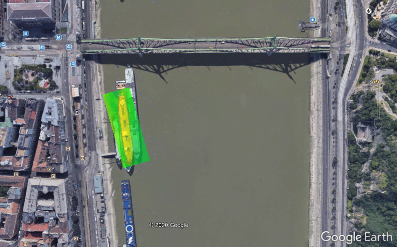 Liberty (former Ferenc József) Bridge with the sunken barge