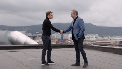 Per Jørgen Weisethaunet and Torstein Skogseth who shakes hands