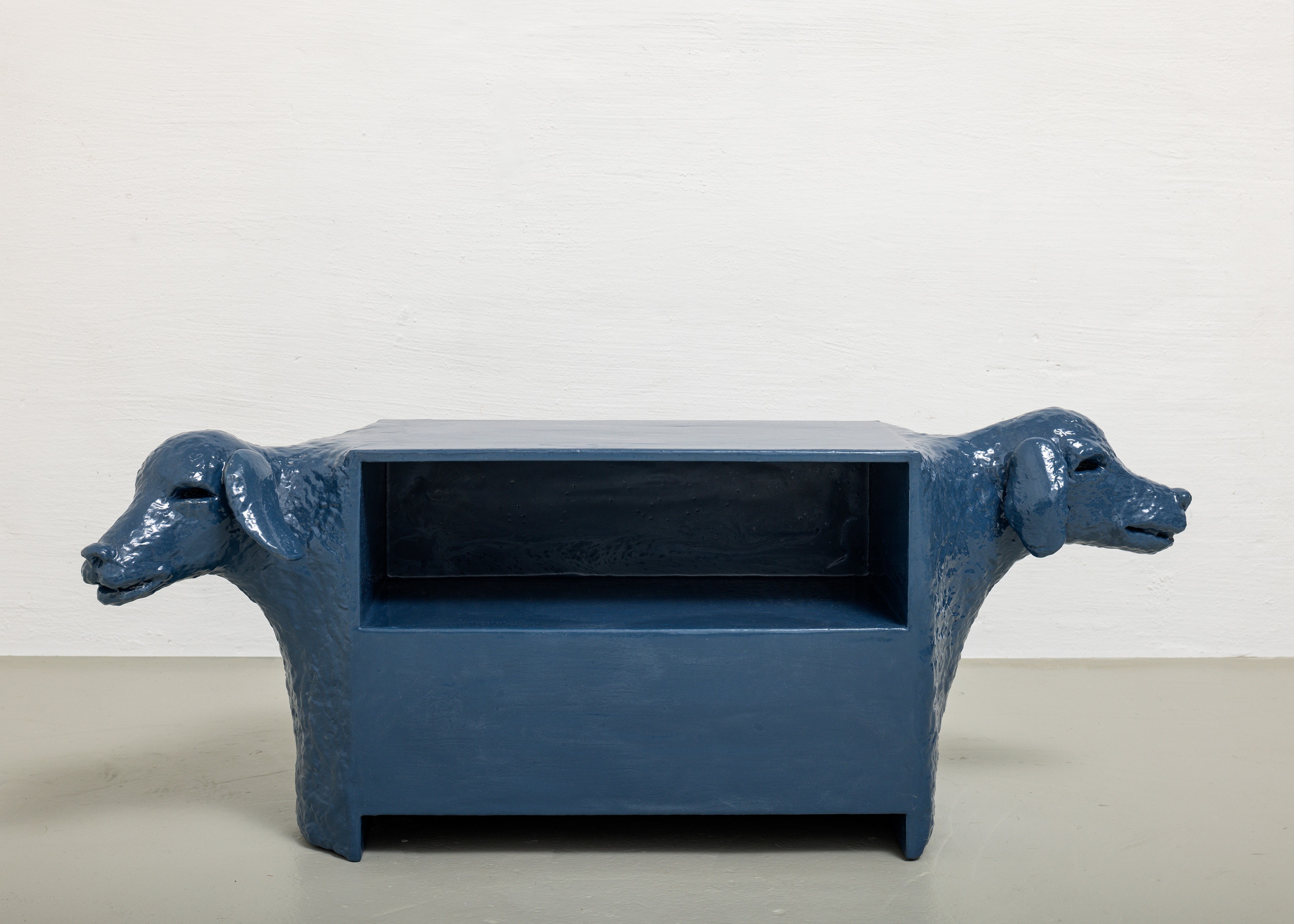 Nuri Koerfer - Gestell (dogs blue), 2023