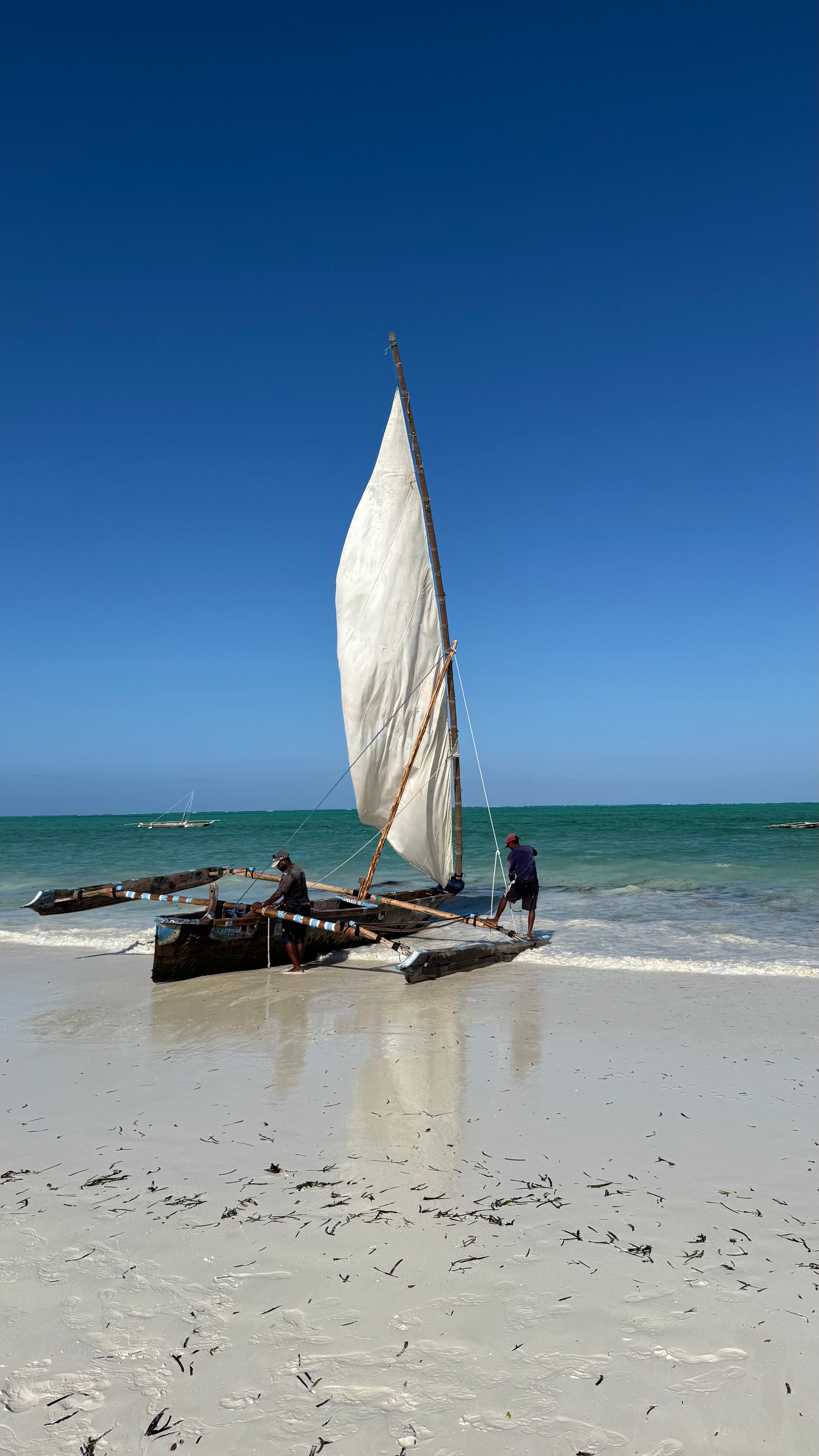 Barco tradicional na praia.