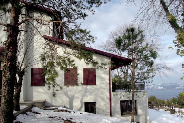 lake house