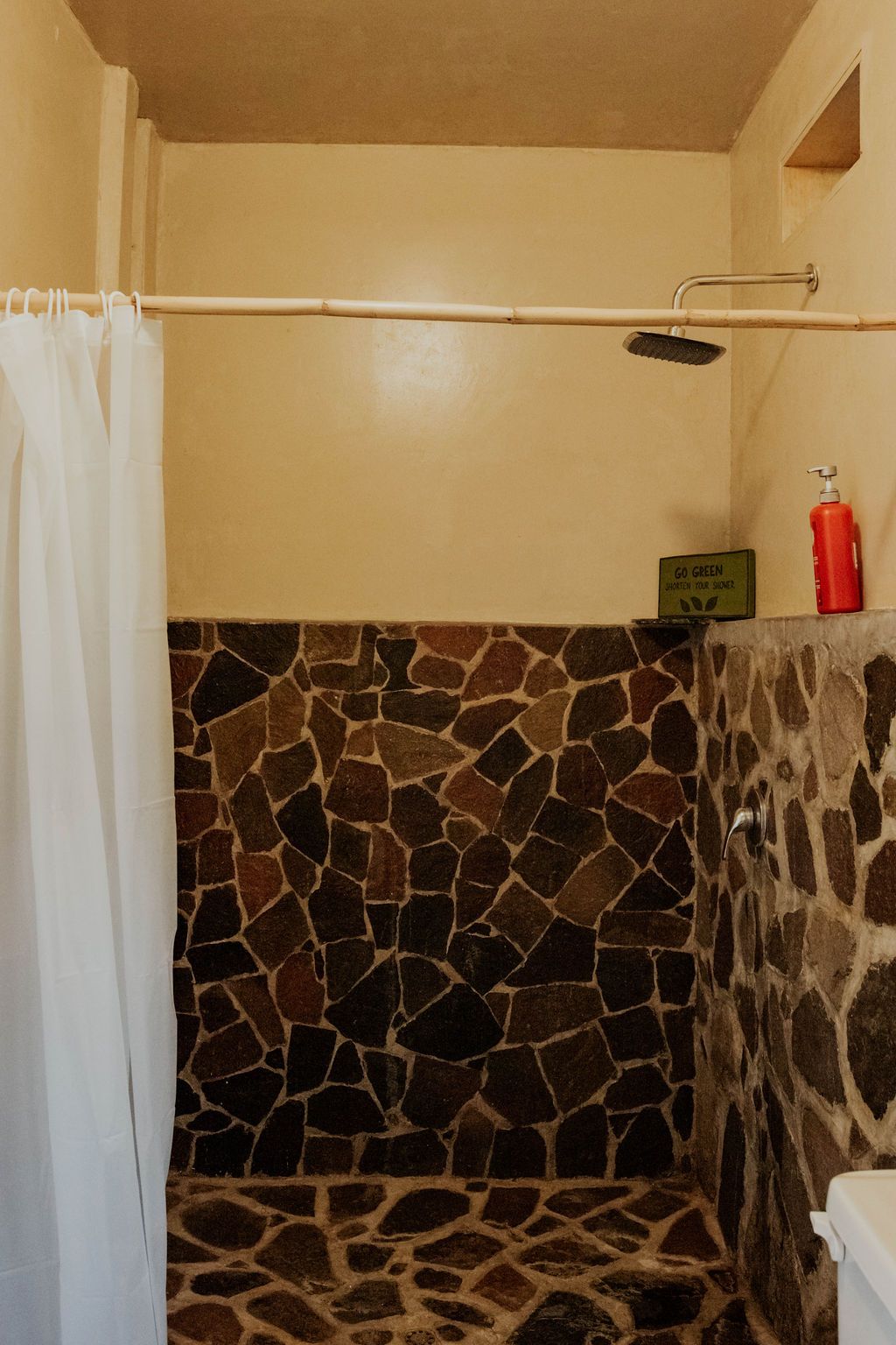 Slate stone shower, Atitlan Eco Retreat, Tzununa