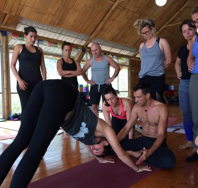 10 Tips to Choose the Right Yoga Teacher Training