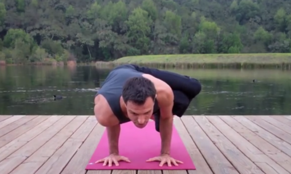 How to do the Side Crow - Parsva Bakasana — Doron Yoga