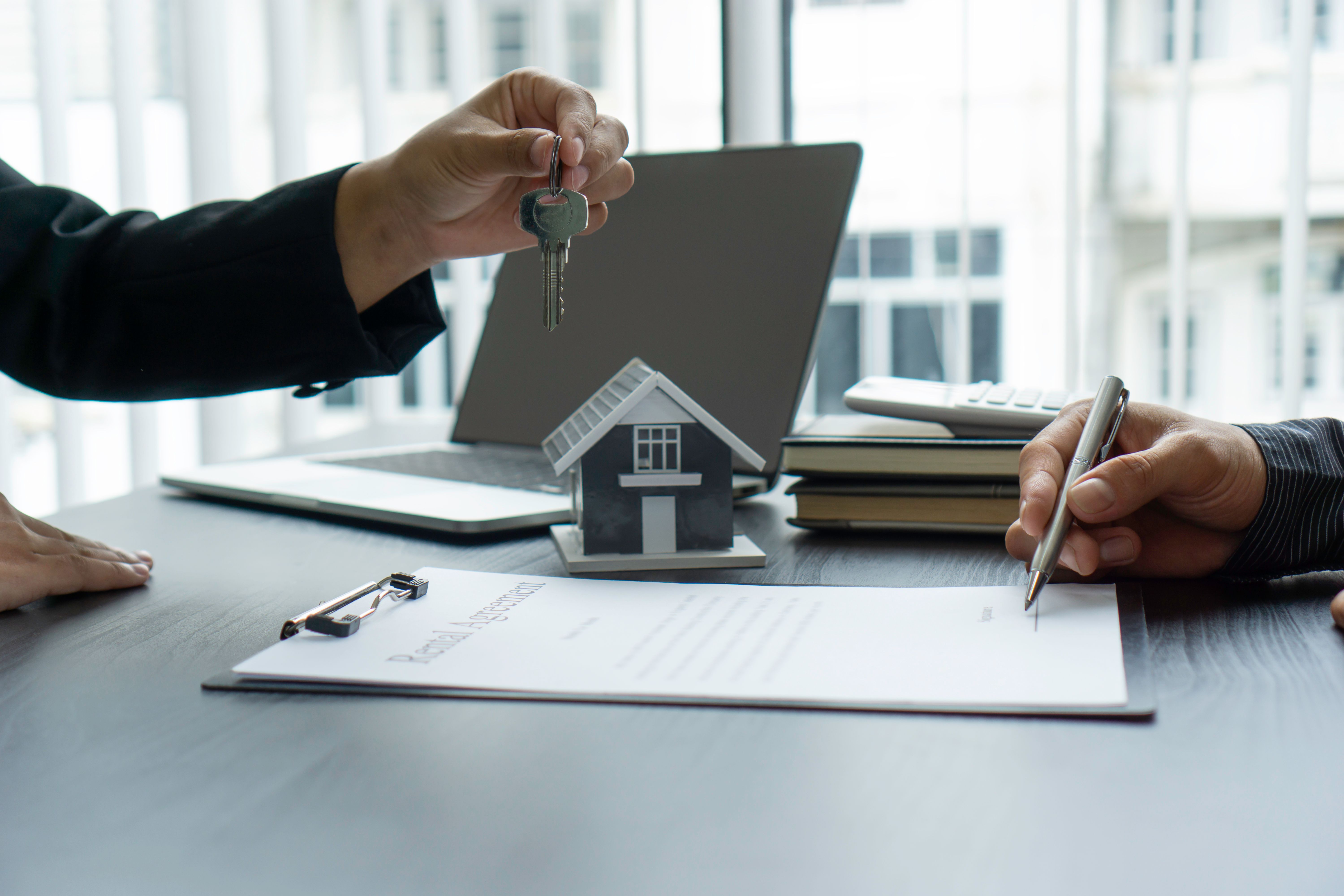 Closing Costs in Florida: Buyer vs Seller in St. Pete (2026)