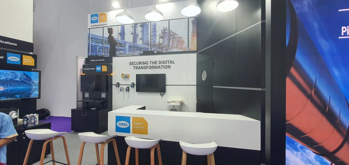 Custom technology exhibition booth with interactive product displays and enclosed meeting areas