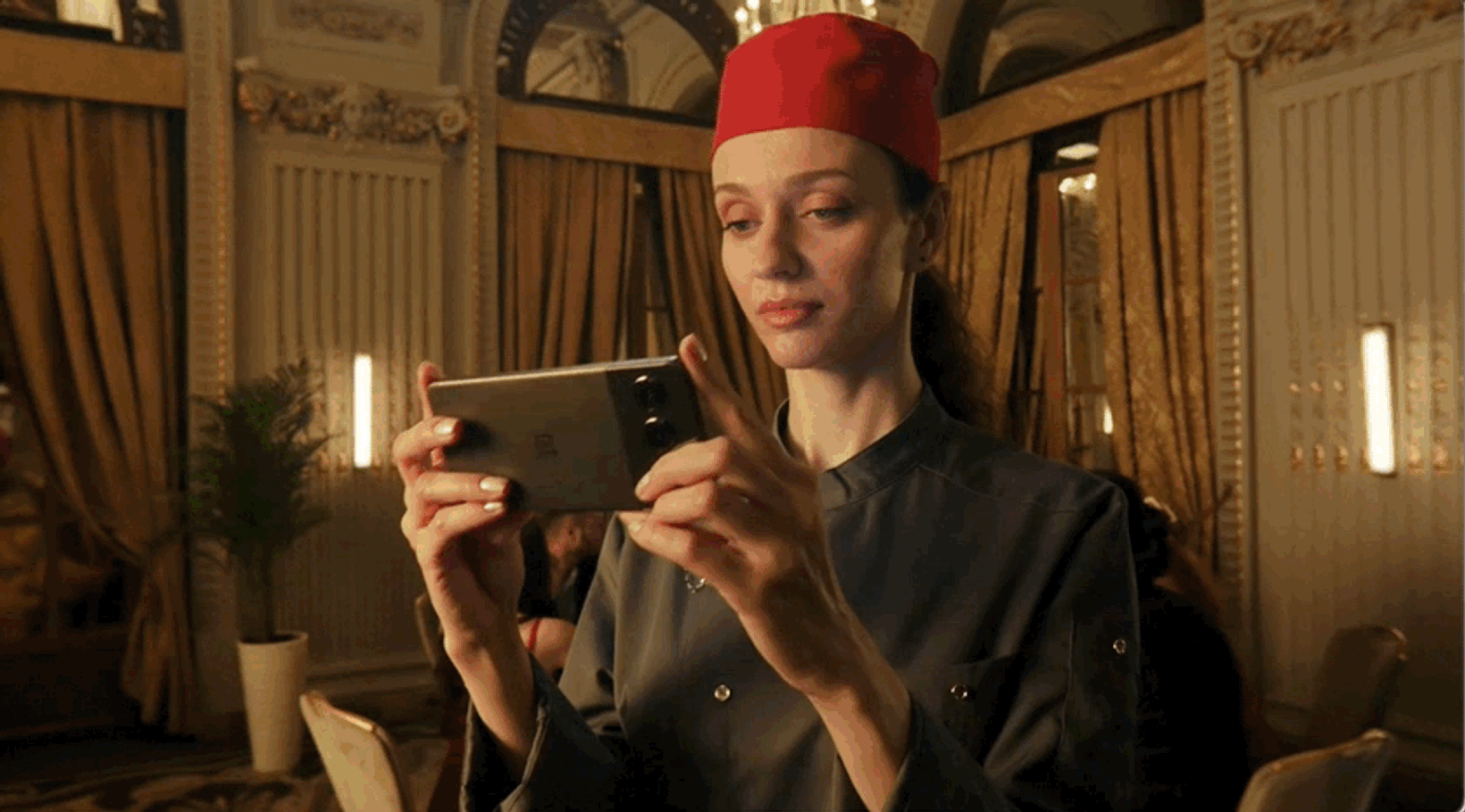 Woman in a red cap photographing with the OnePlus Nord 4