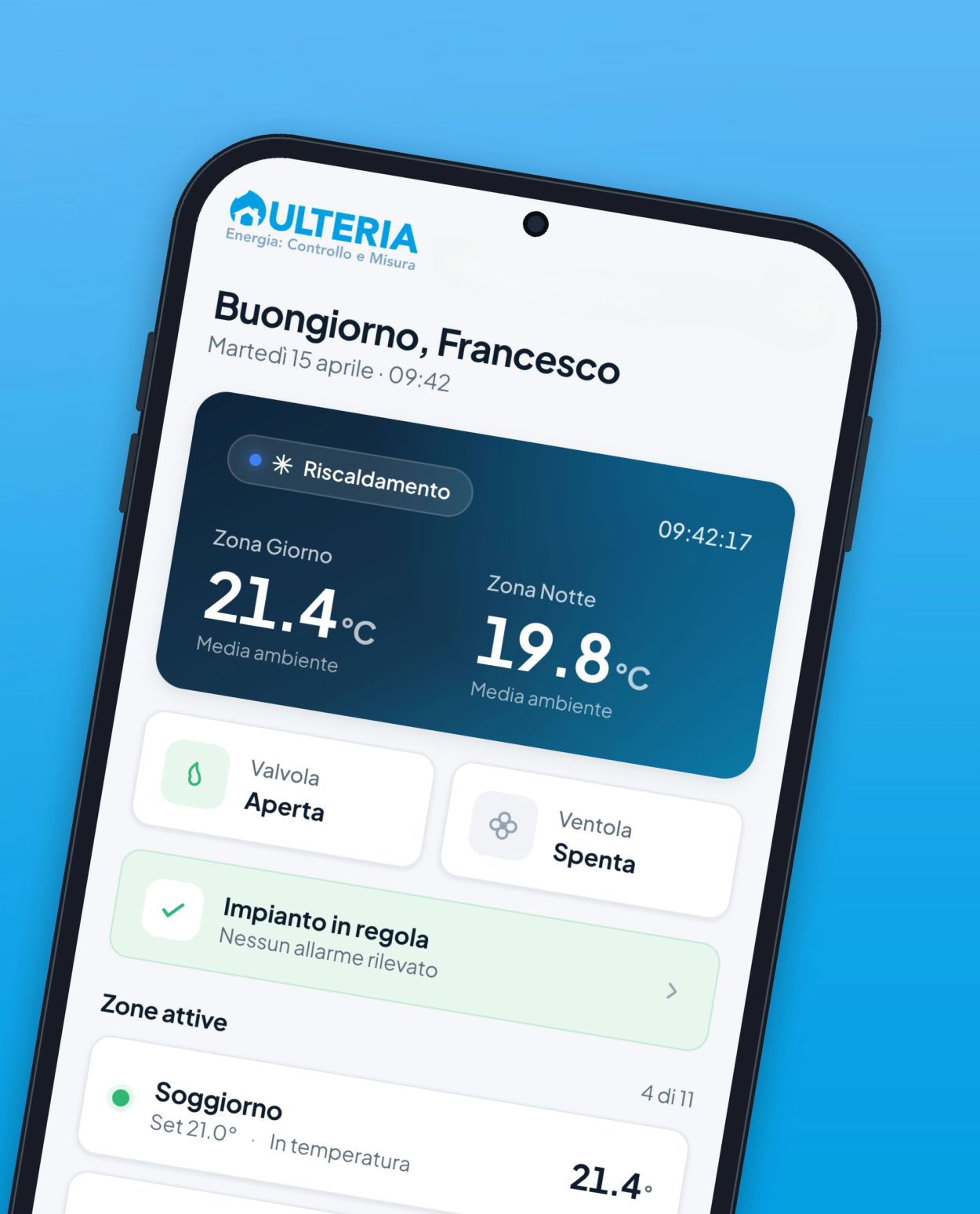 App Ulteria Domo su smartphone con temperature di zona giorno e notte e stato dell'impianto
