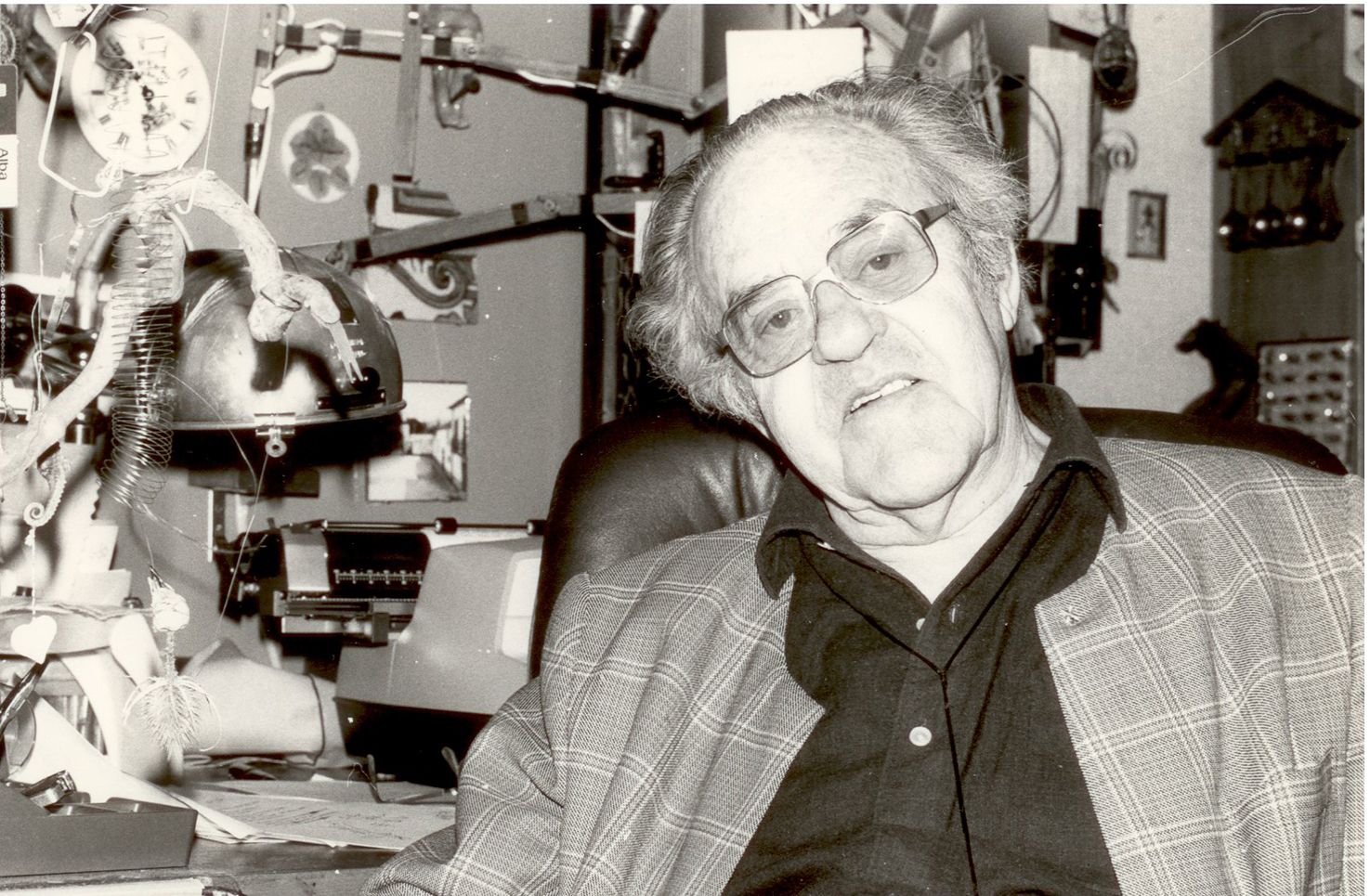 Vigoleis an seinem Schreibtisch, 1983 in Lausanne