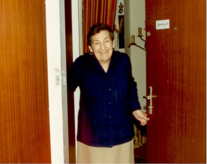 Beatrice Thelen begrüßt Jürgen Kasten und Jürgen Pütz im April 1983 in Lausanne-Vennes