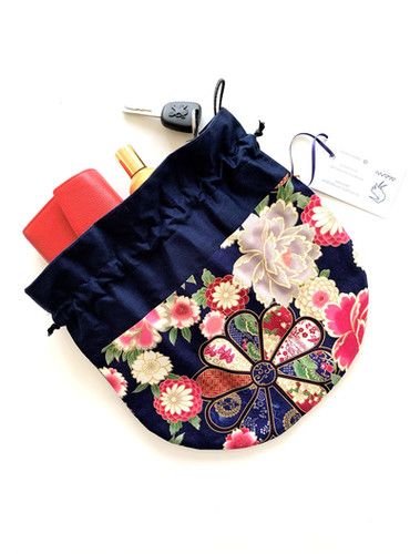 Pochette floral fond bleu marine