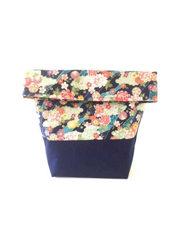 Trousse/panier bleu et fleurs multicolores