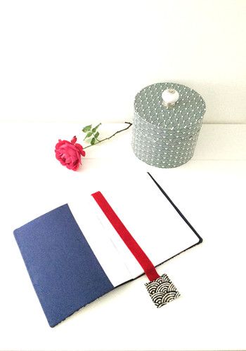 Couvre cahier seigaiha bleu marine