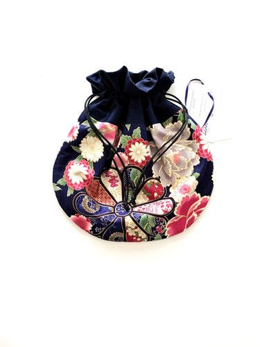 Pochette floral fond bleu marine