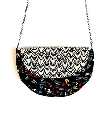 Sac demi-lune vagues et libellules