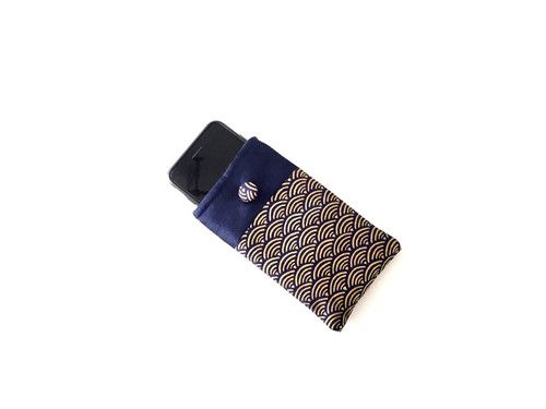 Etui  téléphone  seigaiha or