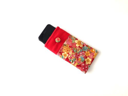 Etui téléphone rouge fleuri