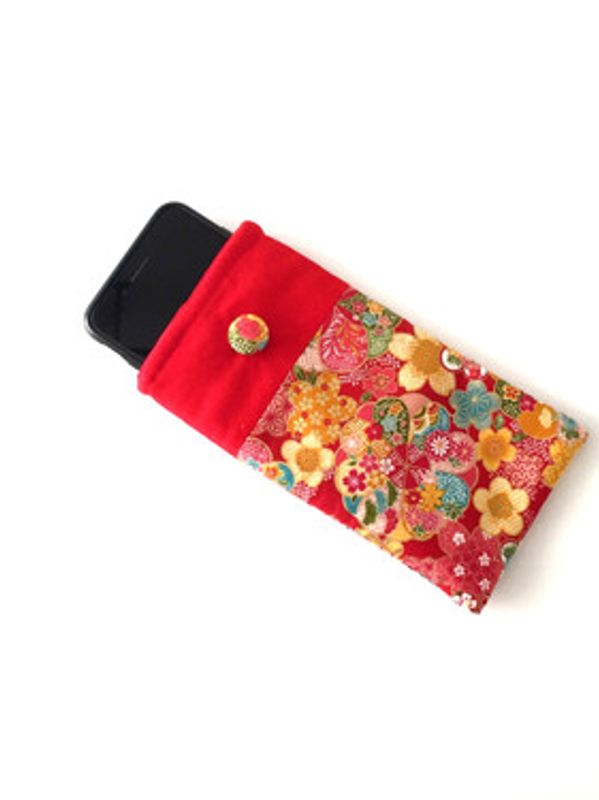 Etui téléphone rouge fleuri