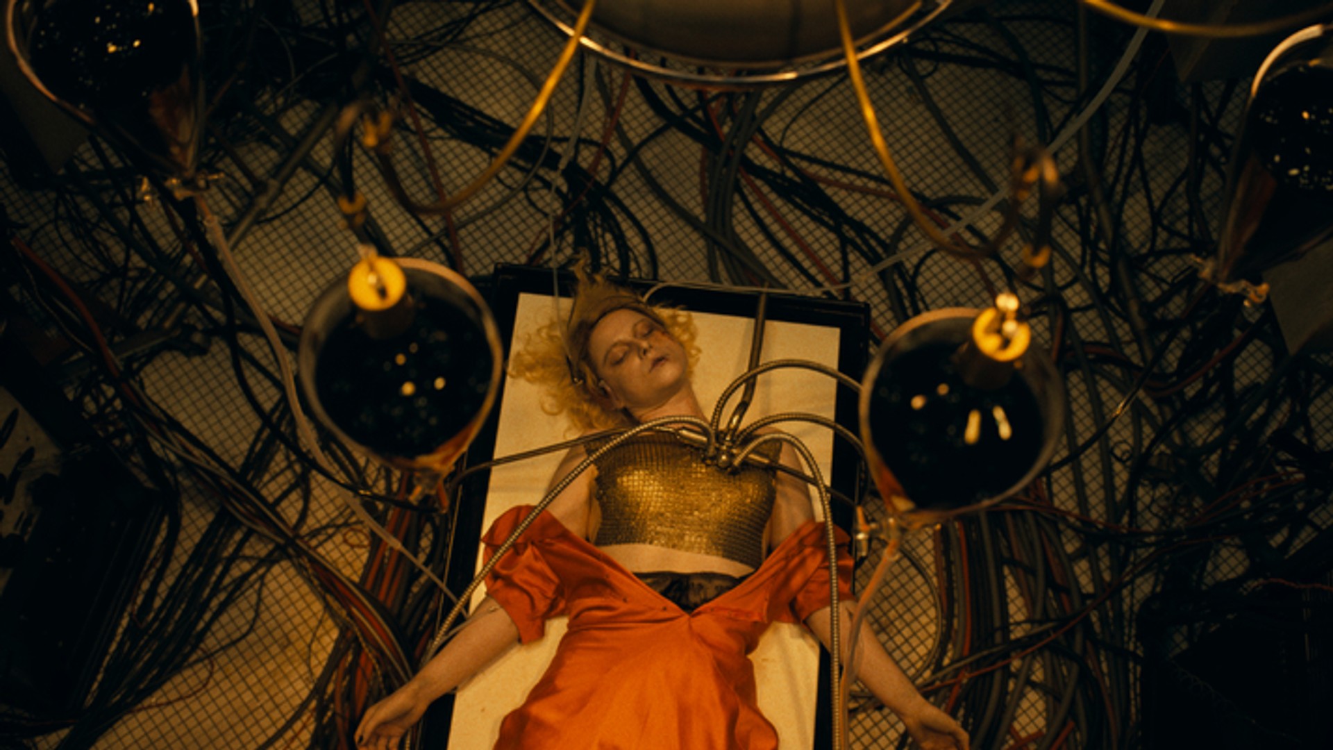 TADY VARY: Nevěsta!