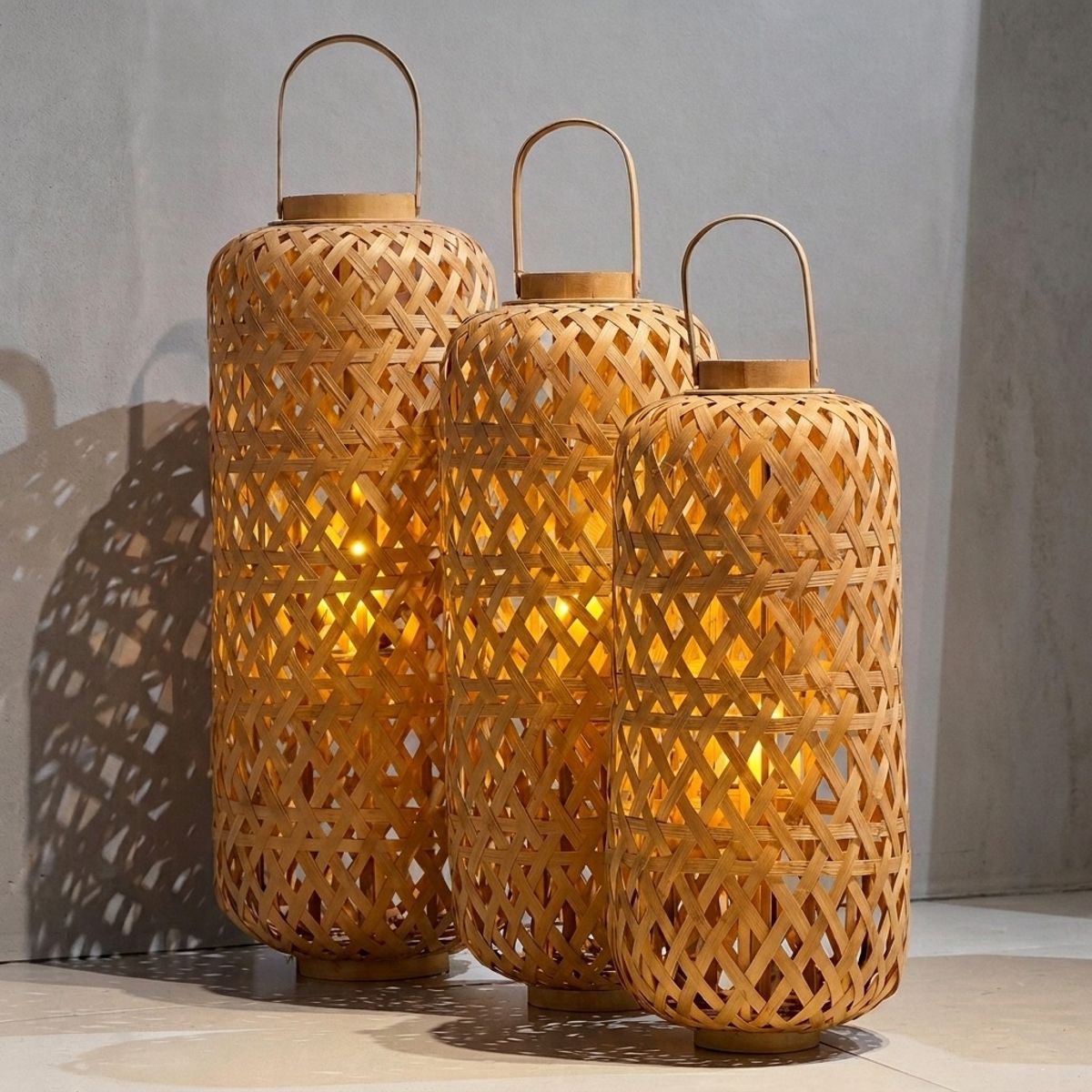 Farol de Bambu Entretegido con Cilindro Grande