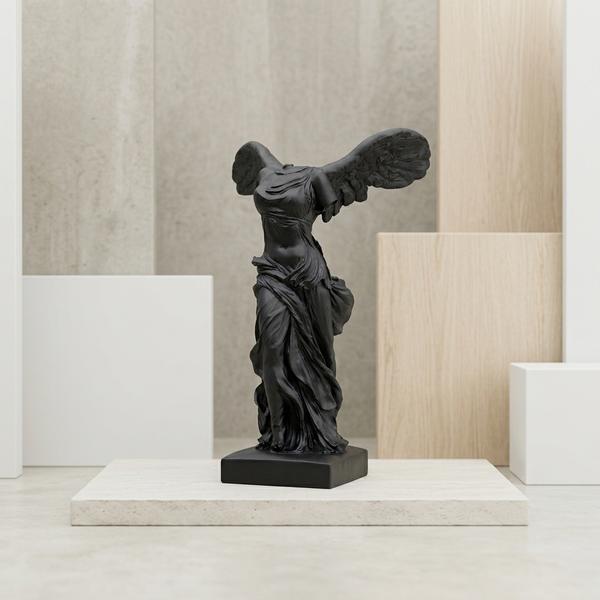Escultura Victoria Alada Negra - Imagen 1