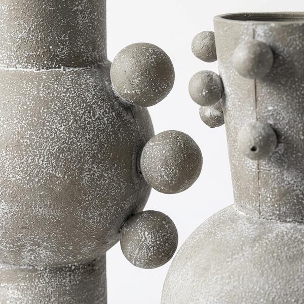 Jarrón  gris textura porosa grande en resina - Imagen 5