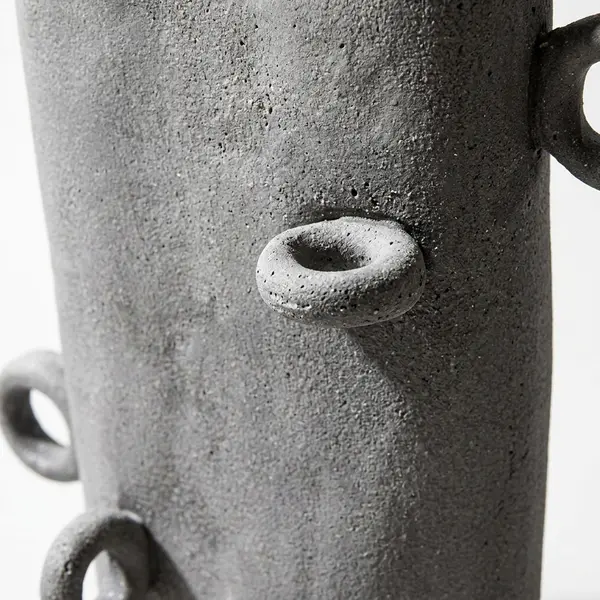 Jarrón grande gris raton en ceramica tallado con errajes - Vista secundaria