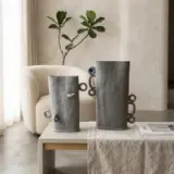 Jarrón grande gris raton en ceramica tallado con errajes - vista 1